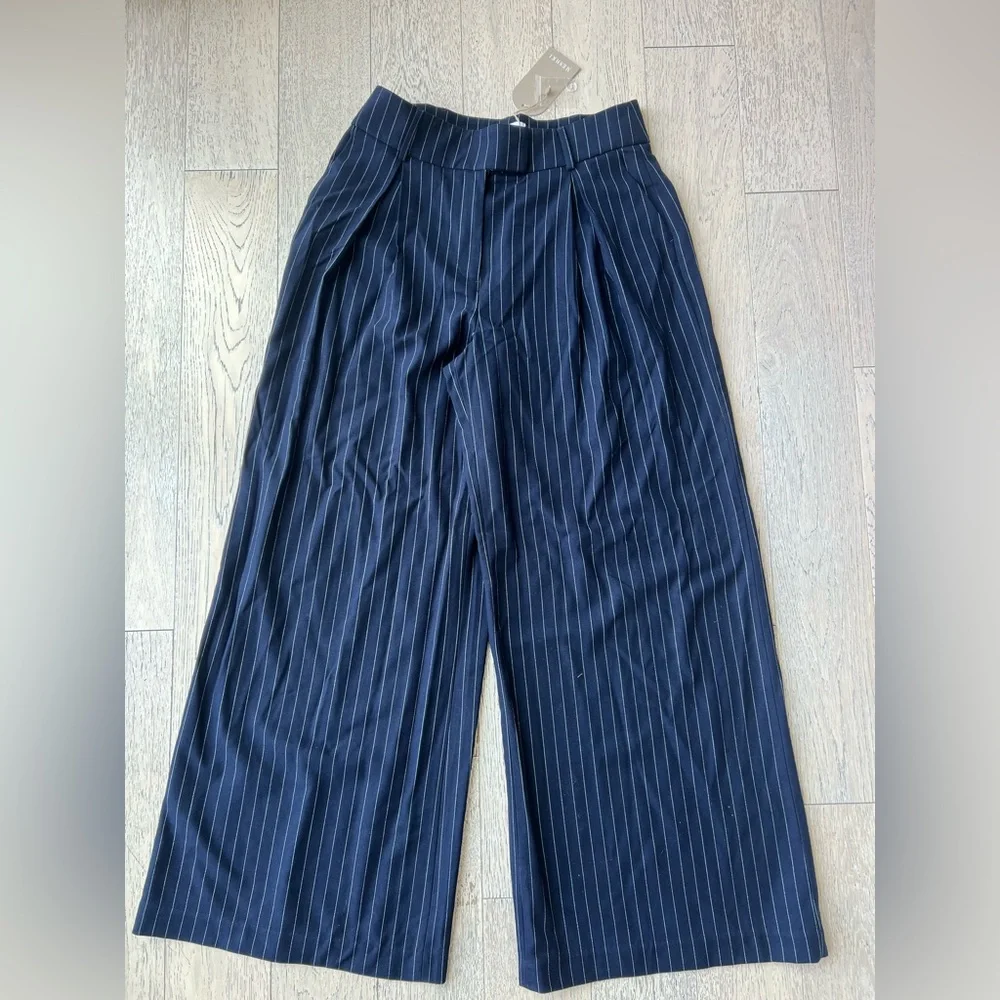NWT Meshki “Jacqueline” Navy Pinstripe Wide-Leg Pants - Picture 7 of 16